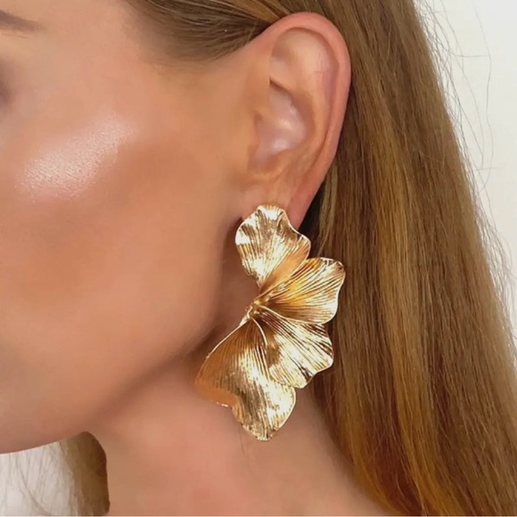Designer Gold Statement Flower Earrings UK Designer Brand New/Never Worn or Used - Picture 7 of 7